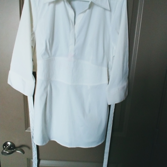 White stretch blouse wide waist band blouse.Zipper at the side. - Picture 8 of 9